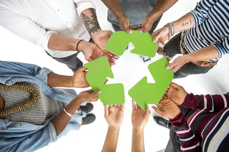 clanki/group-people-holding-recycling-sign-concept